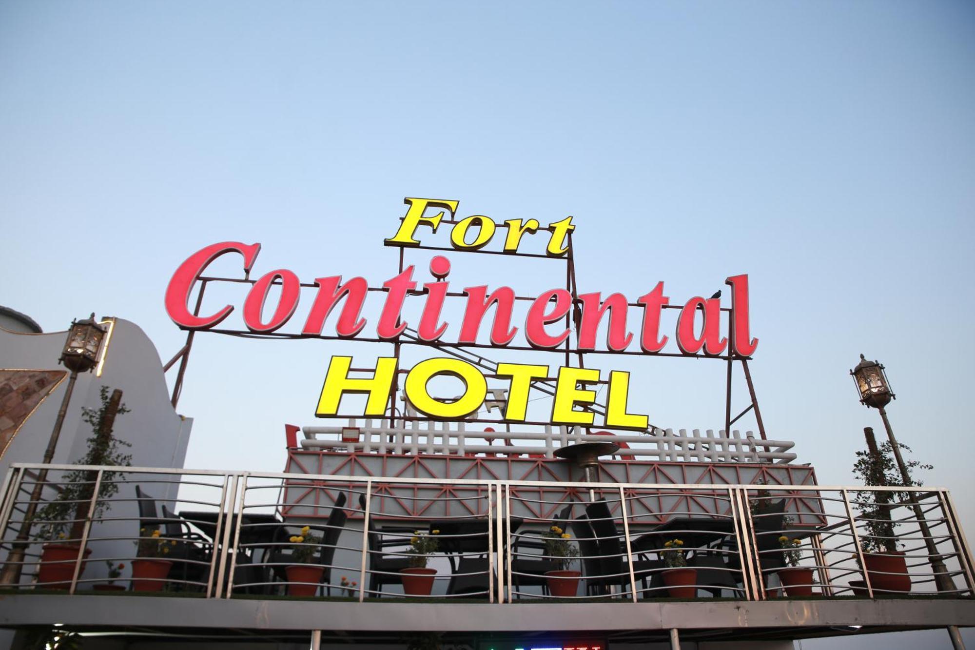 Fort Continental Hotel Peshawar Exterior photo