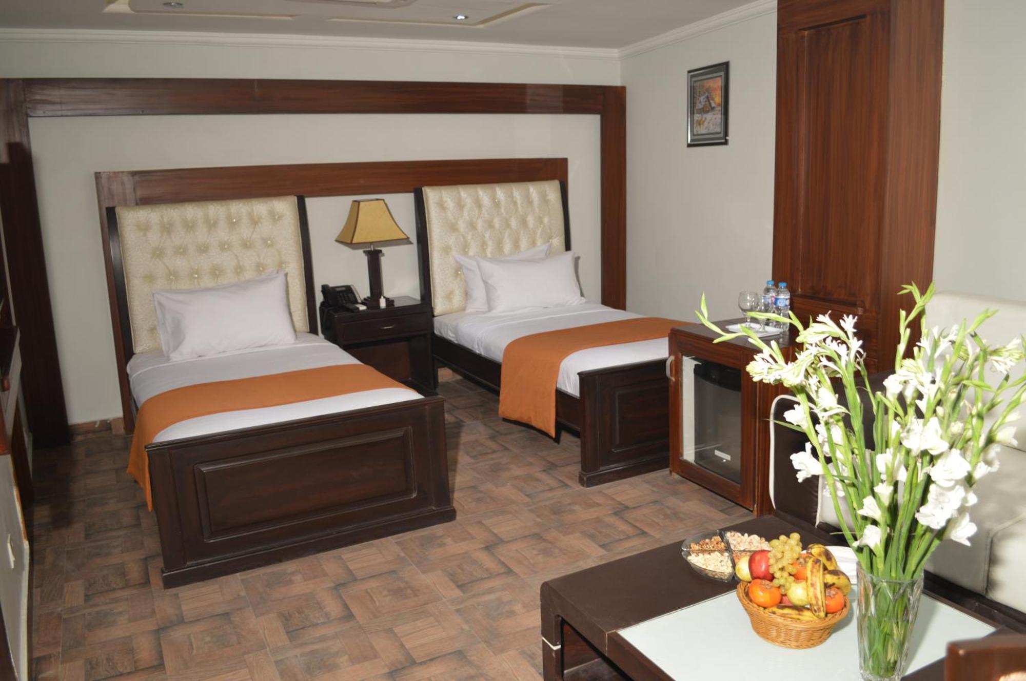 Fort Continental Hotel Peshawar Exterior photo